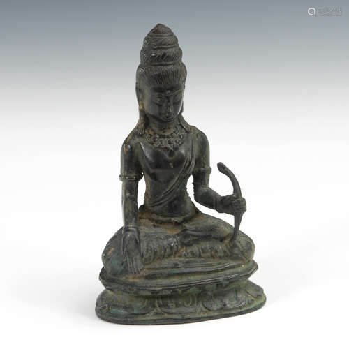 Shiva - Bronze.H 14 cm. Indischer Raum. Auf doppeltem Lotosthron sitzende Figur im