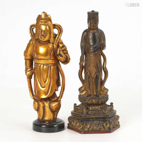 2 chinesische Holzfiguren.Vergoldete Männerfigur, wohl 1920er Jahre, Schlagmetallvergoldung?, auf