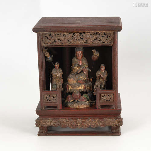 Hölzerner Hausschrein.An East-Asian Wooden Polychrome Household Shrine. One bird damaged, loss