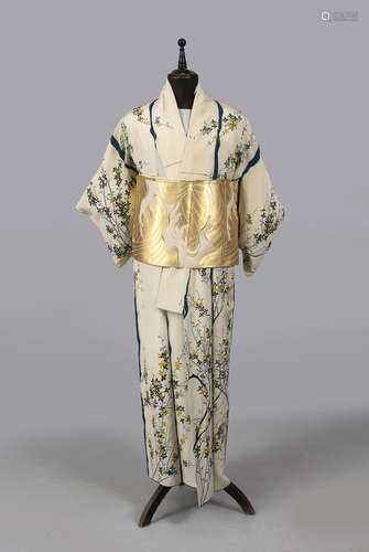 Originaler Kimono mit Obi.Japan, 20. Jh. Kimono L 160 cm (Kragen hinten bis Saum), Obi: 31 cm breit.