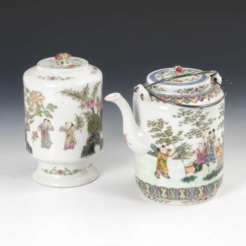 Kanne und Dose in zylindrischer Form.China, Porzellan, gemarkt, Dose Guangxu (1875-1908). Beide H 19