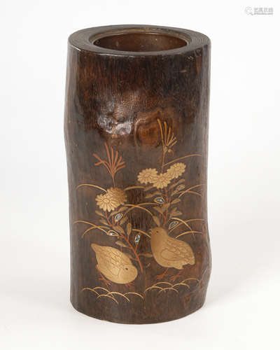 Holzvase mit Goldlackdekor.Japan, Paulownienholz mit Einsatz, H 31 cm. Endrindeter und polierter