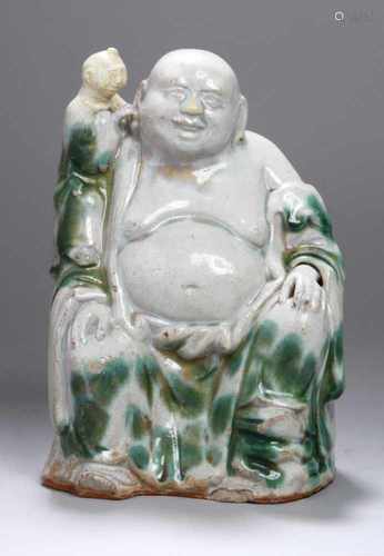 Keramik-Glücksbuddha, China, Ming-Dynastie, auf Sockel vollplastische, sitzende,dickbauchige