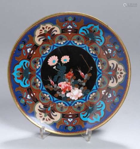 Silbersteg-Cloisonné-Zierteller, Japan, Meiji-Periode, polychromes Floral- undOrnamentbanddekor,