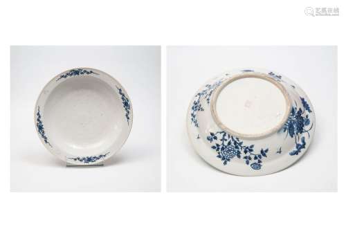 Grande assiette en porcelaine bleu blanc.…