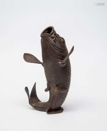 Carpe (Koi) japonaise en bronze, formant…