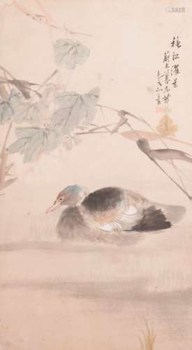 Un canard sur un feuillage de bambou et feuilles…