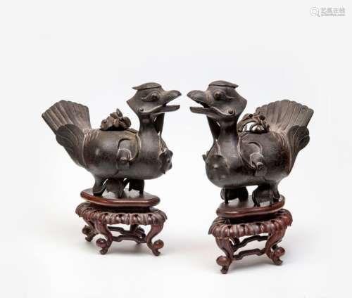 Deux canards en bronze formant brûles-parfums.…