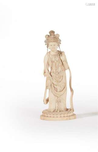 JAPON Circa 1930 40 Statuette de Kannon en ivoire …