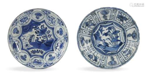 Chine Deux coupes en porcelaine à décor en bleu so…
