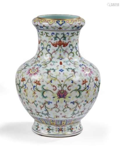 Chine Vase de forme balustre en porcelaine à décor…