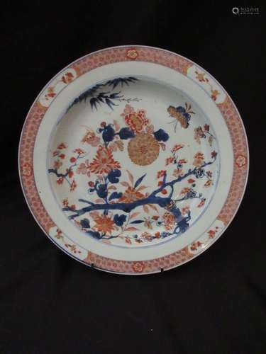 Compagnie des Indes. Plat en porcelaine à décor 