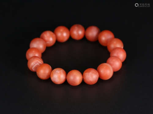 A RED  AGATE BEADS BRACELET