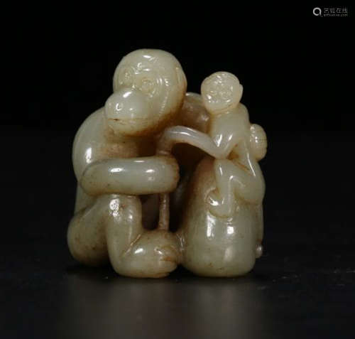 AN HETIAN JADE  FIGURE OF MONKEY AND HER SON   CARVED ORNAMENT