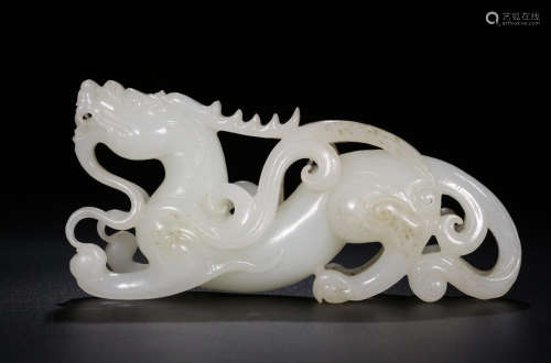 A HETIAN JADE ORNAMENT WITH DRAGON SHAPED