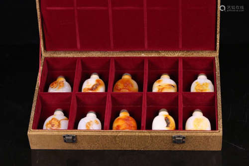 A SET OF CHARACTER STORY-FLOWER BIRD CARVED   AGATE  SNUFF BOTTLES