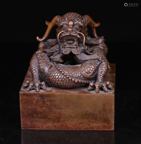 A FIGURE OF DRAGON CARVED SQUARE BRONZE SEAL