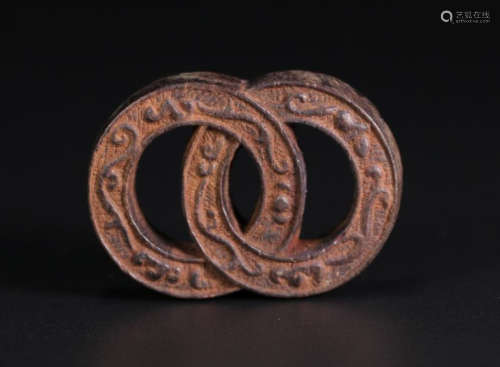 A CHENXIANG WOOD DOUBLE RING SHEPED PENDANT