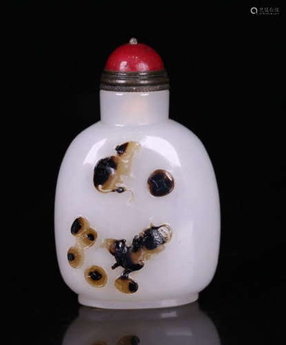 A ANIMAL PATTERN CARVED AGATE SNUFF BOTTLE