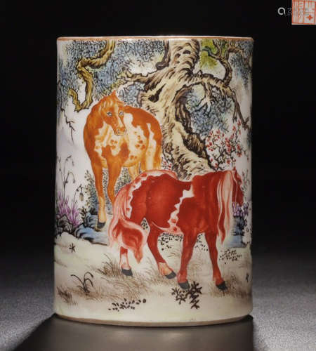 A ENAMELED HORSE PATTERN BRUSH HOLDER