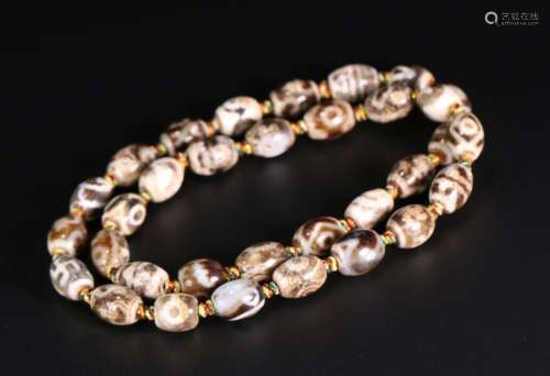 A   AGATE BEADS NECKLACE