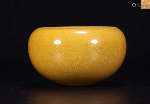 A  YELLOW GLAZE  DRAGON PATTERN CARVED BRUSH WASHER