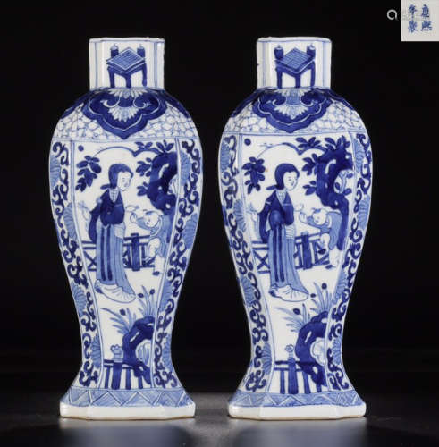 A PAIR OF KANGXI MARK CHARACTER PATTERN BW SQUARE VASES