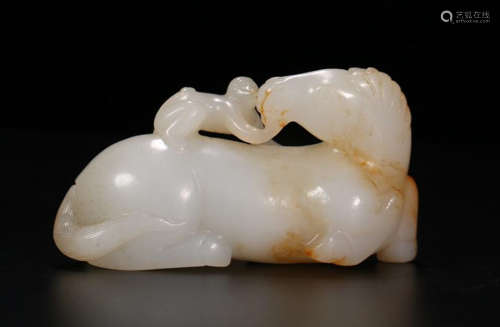 AN HORSE AND MONKEY CARVED HETIAN JADE ORNAMENT