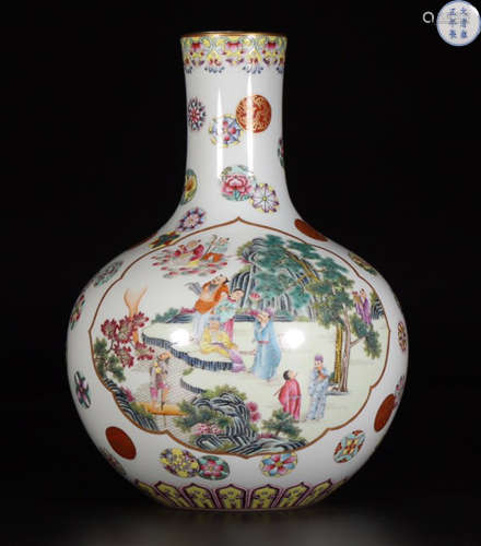 A YONZGHENG MARK FAMILLE ROSE EIGHT IMMORTALS PATTERN BALL SHAPED VASE