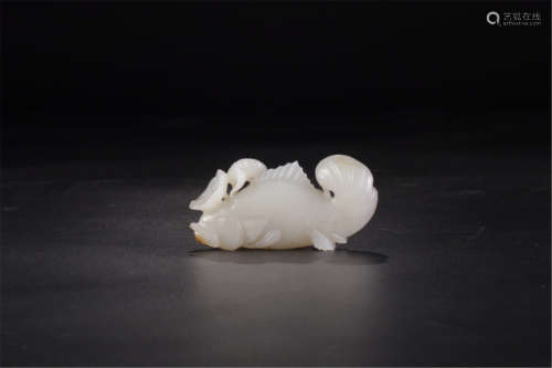 CHINESE WHITE JADE FISH TABLE ITEM