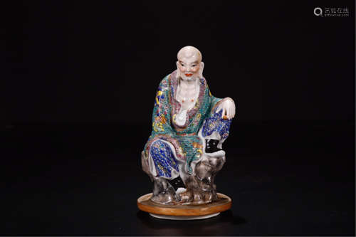 CHINESE PORCELAIN FAMILLE ROSE SEATED LOHAN