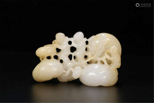 CHINESE WHITE JADE MONKEY AND PEACH TABLE ITEM