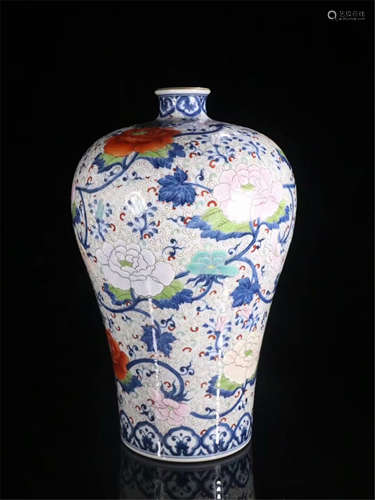 CHINESE PORCELAIN BLUE AND WHITE DOUCAI MEIPING VASE