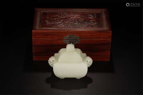 CHINESE CELADON JADE LIDDED SQUARE CENSER IN ROSEWOOD CASE