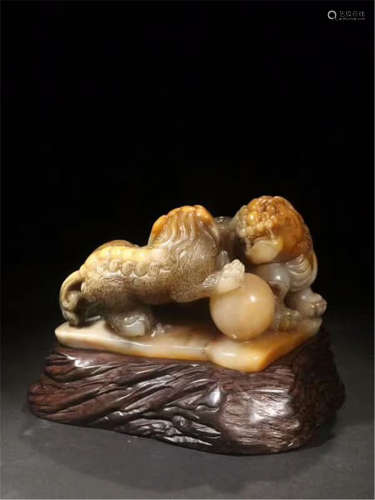 CHINESE SOAPSTONE LION TABLE ITEM