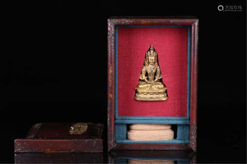 CHINESE GILT BROZNE SEATED BUDDHA