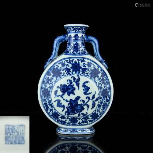 A Chinese Blue and White Porcelain Moon Flask Vase