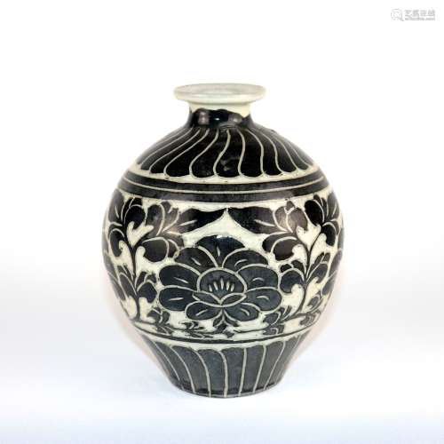 A Chinese Cizhou Porcelain Vase