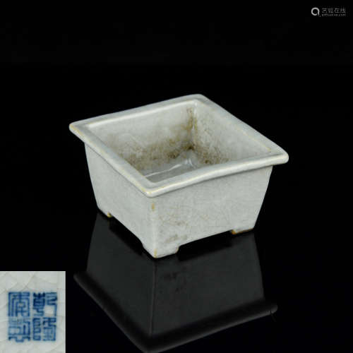 A Chinese Ge-Type Porcelain Square Brush Washer