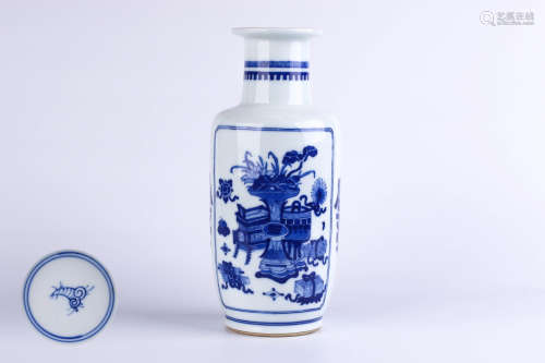 A Chinese Blue and White Porcelain Vase