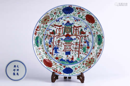 A Chinese Wu-Cai Porcelain Plate