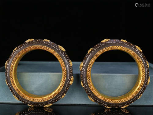 PAIR OF CHINESE GILT SILVER BEAD AGALWOOD BANGLES