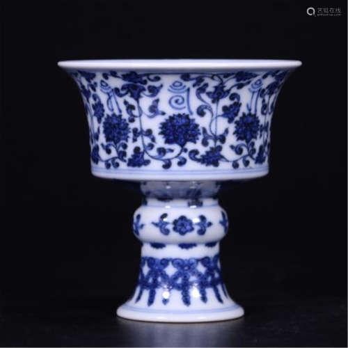 CHINESE PORCELAIN BLUE AND WHITE FLOWER STEM CUP