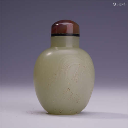 CHIENSE CELADON JADE SNUFF BOTTLE