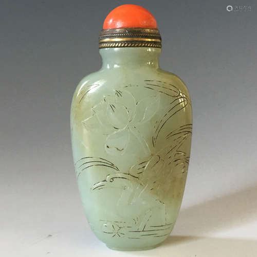 CHINESE CELADON JADE SNUFF BOTTLE