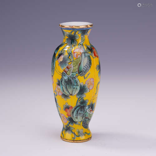 CHINESE PEKING GLASS SNUFF BOTTLE