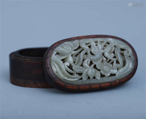 CHINESE CELADON JADE PLAQUE ROSEWOOD HUANGHUALI BOX