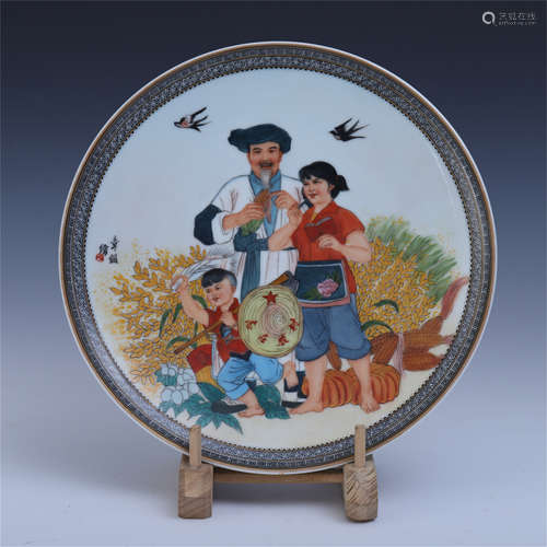 CHINESE PORCELAIN FAMILLE ROSE FIGURES PLATE 1970S