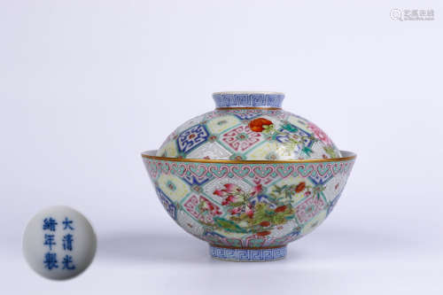 A Chinese Famille-Rose Porcelain Cup with Cover