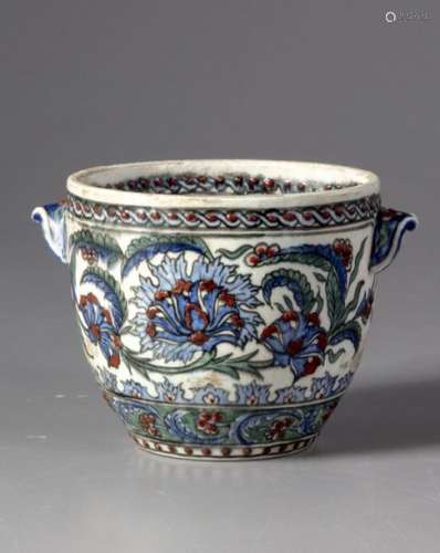 A Kutahya pottery bowls
